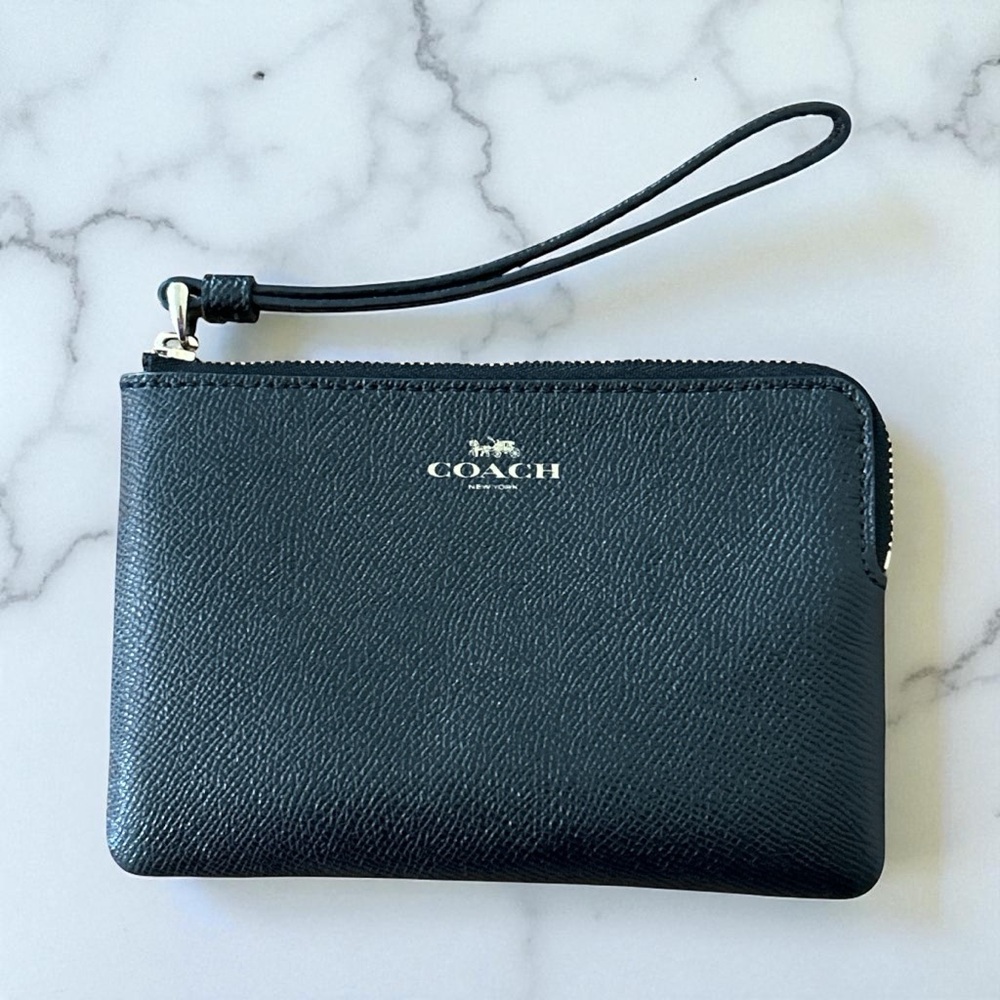 Coach Zip Wristlet Clutch – Black Pebbled Leather